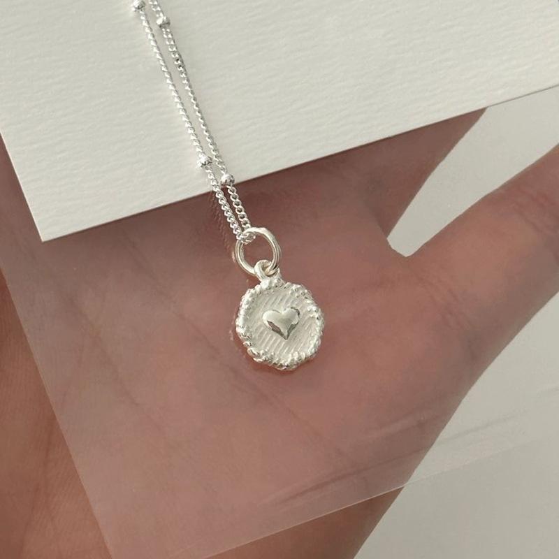 Elegant Minimalist Double Sided Heart Pendant Clavicle Chain Necklace for Women With Round Love Charm