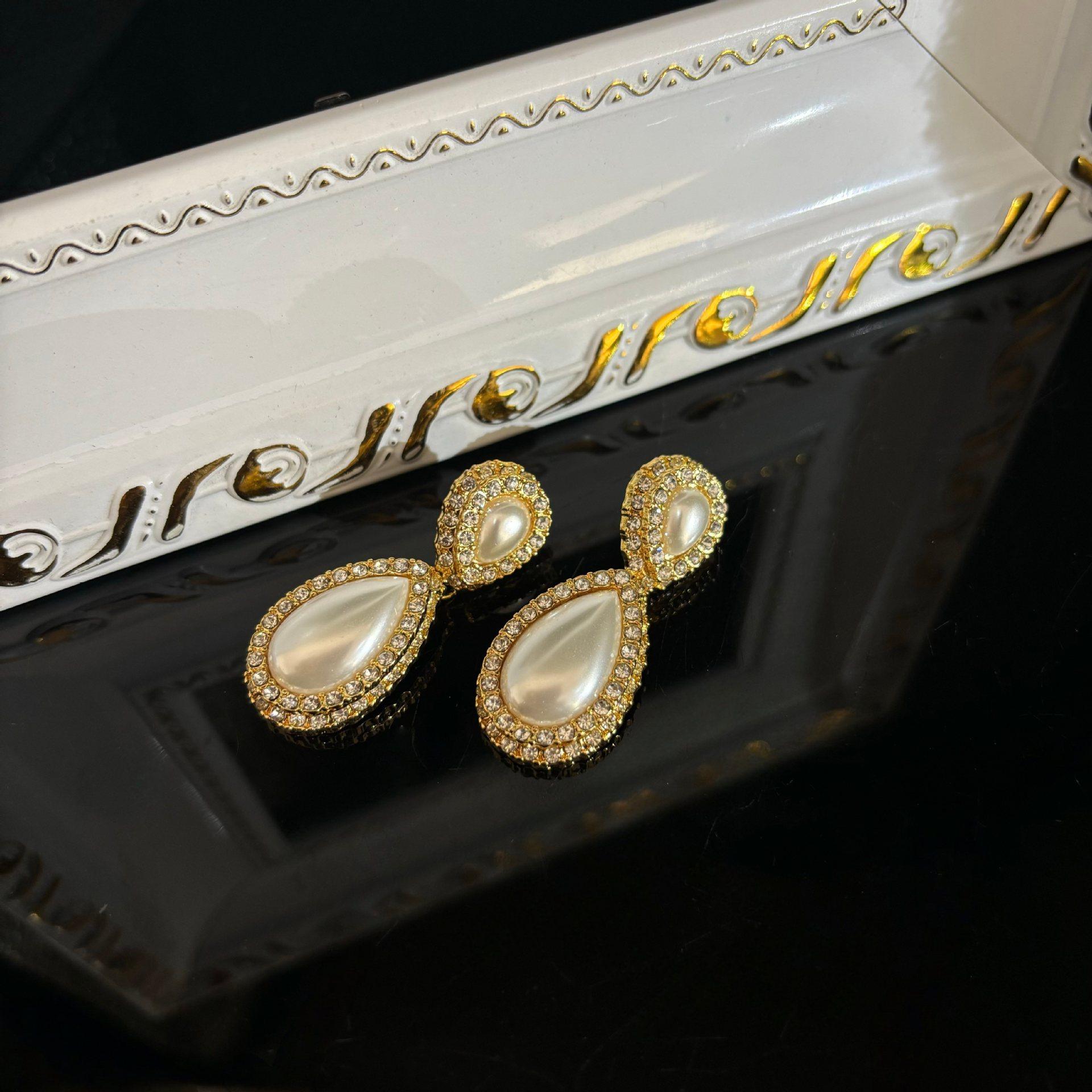 Simple Fashion Inlaid Water Drop Zircon Stud Earrings Women S Personality Temperament Earrings