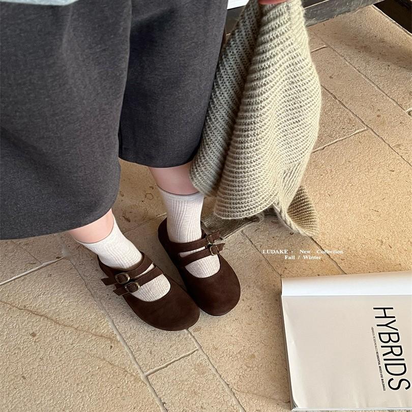 Retro Mary Jane shoes women's flats 2025 spring and autumn new round head grandma shoes women's one-word buckle single shoes