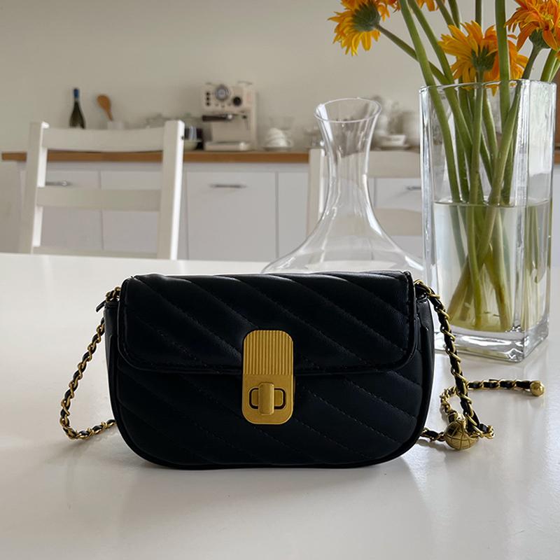 

Мини-сумка на цепочке, новый нишевый дизайн, универсальная сумка через плечо в иностранном стиле, маленькая квадратная сумка чёрный