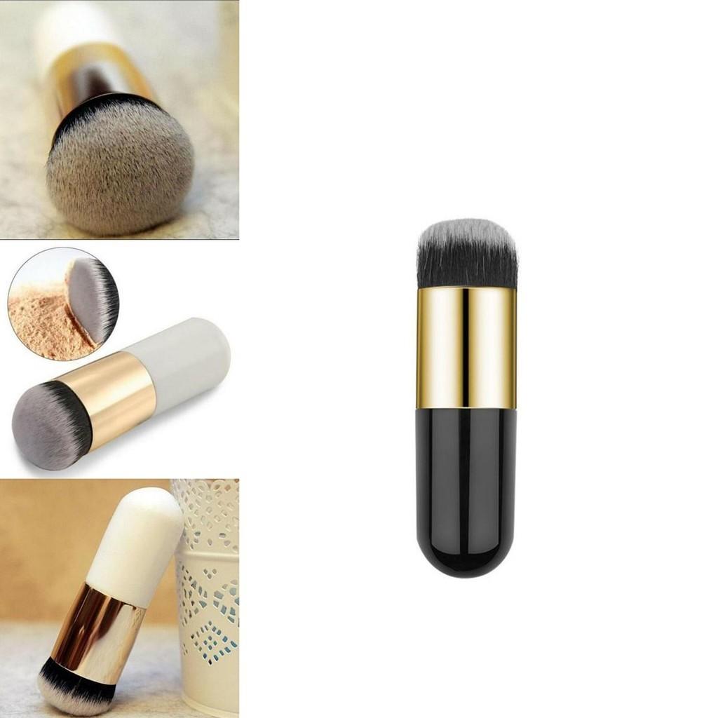Pinsel mit rundem Kopf für müheloses Auftragen von Puder und Rouge