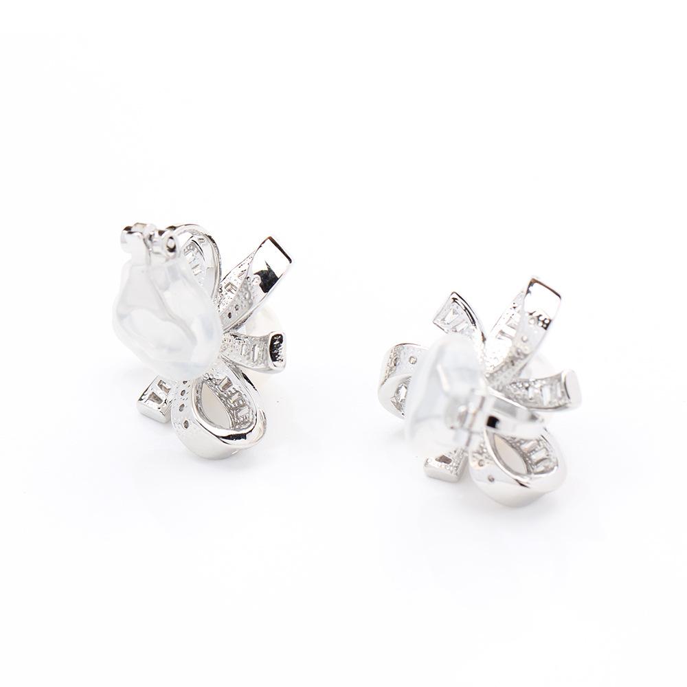 New exquisite three-dimensional diamond-encrusted zircon small flower earrings, freshwater pearl flower earrings, earrings without ear piercings, wome