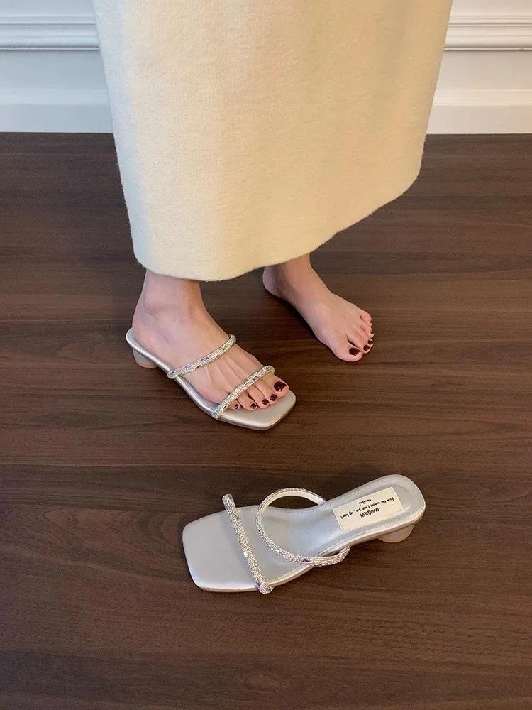 

Мода Новые Летние Сексуальные Босоножки с Открытым Носком Женские Водяной Бриллиант Блестящие Головные Банкетные Высокие Каблуки Резиновые Женские Шлепанцы с Квадратным Носком 40 серебряный