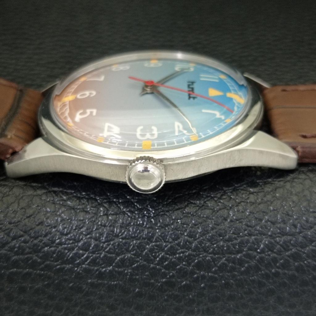 HMT HAND-WINDING INDIAN MENS VINTAGE WRIST WATCH A702809-1 R211-a702809