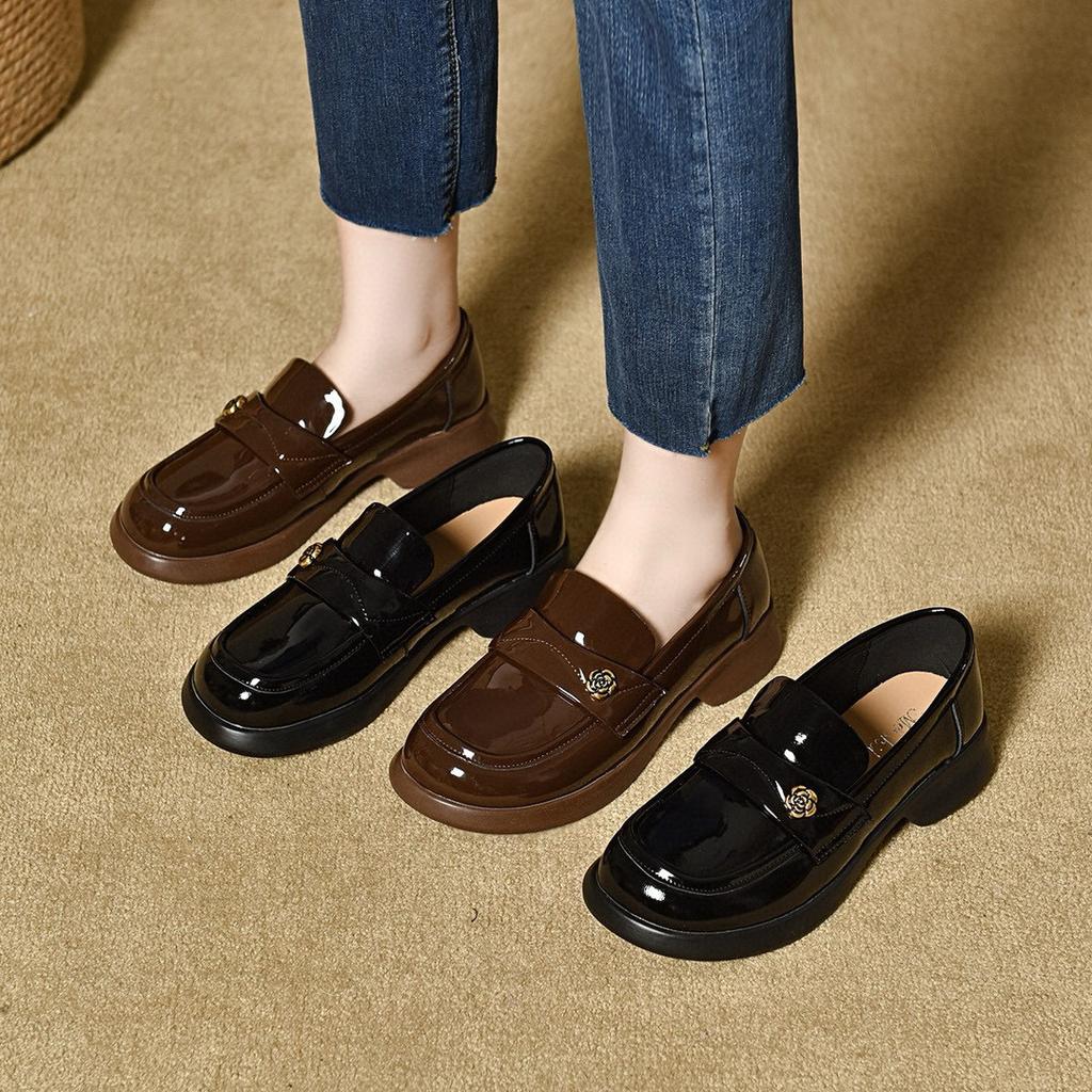Round head women's new autumn patent leather flat-bottomed one-pedal single shoes, four-season commuting women's small leather shoes