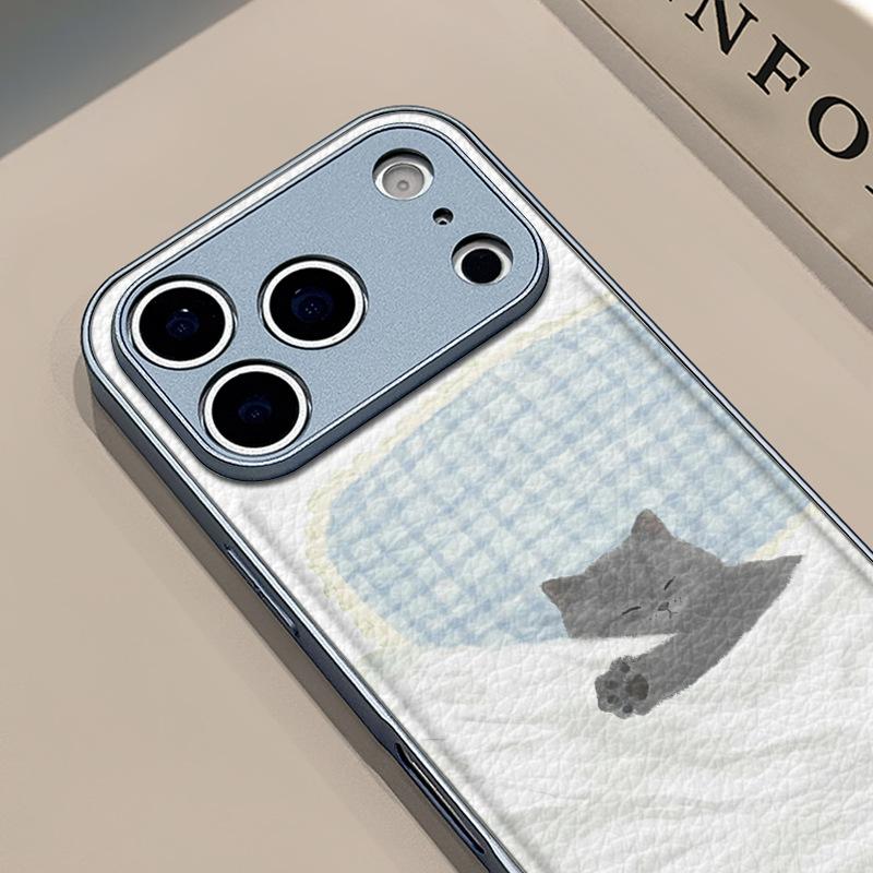 Sleeping kitten is suitable for Apple 17pro mobile phone case iphone16pm leather pattern personalized 14plus anti-drop