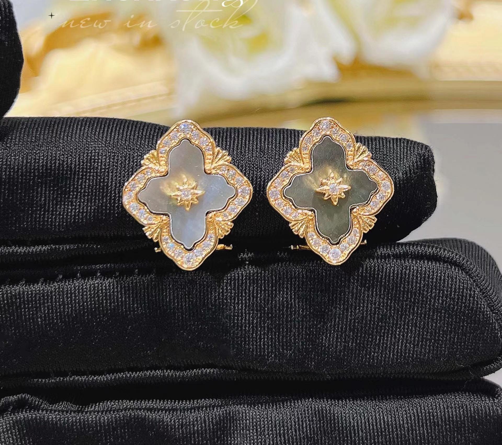 

Italian Retro Court Style Blati White Fritillary Set Four-Leaf Clover Bracelet Agate Necklace Ring