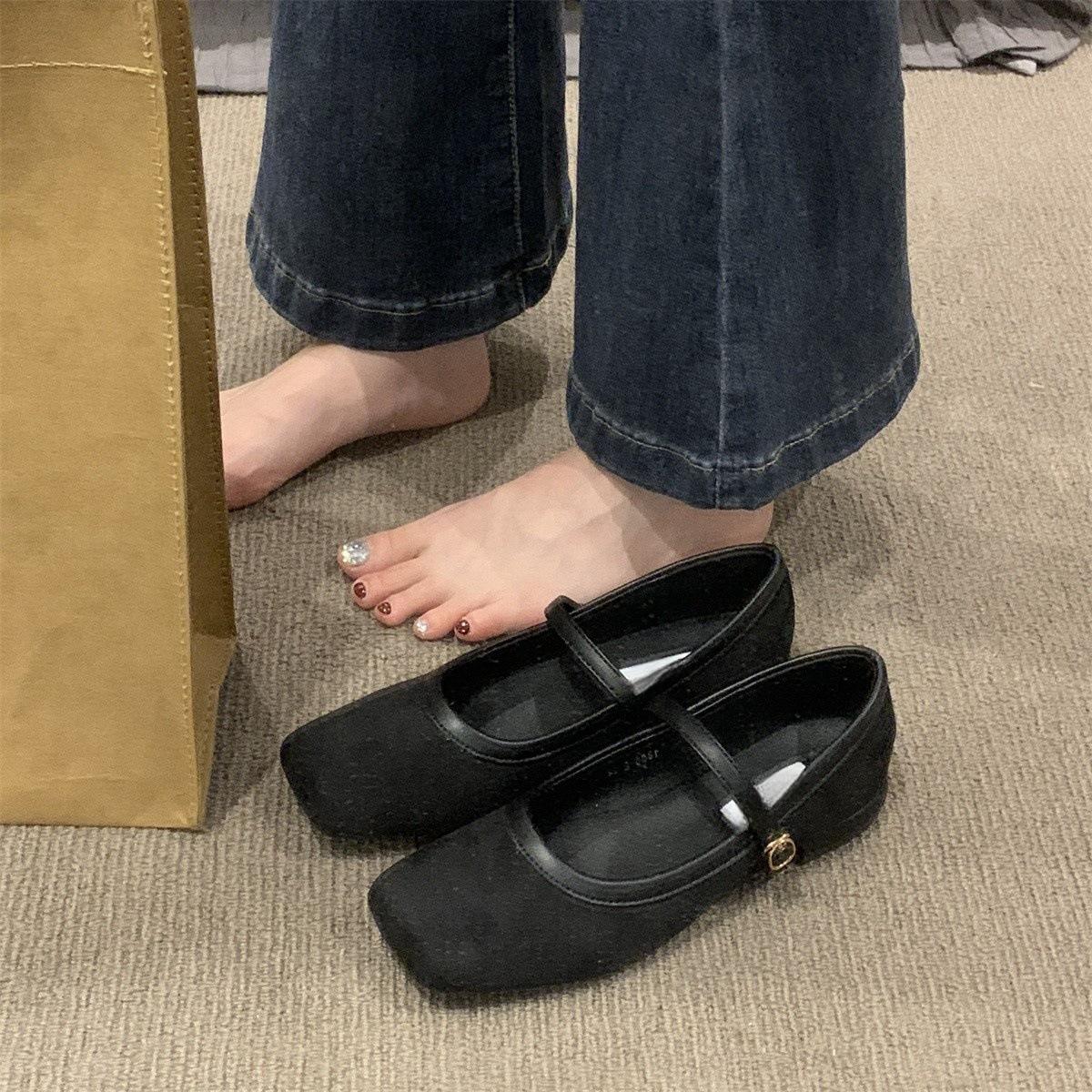 

Retro Mary Jane shoes women s shoes spring and autumn 2025 new flat-bottomed suede French evening breeze with skirt single shoes 35