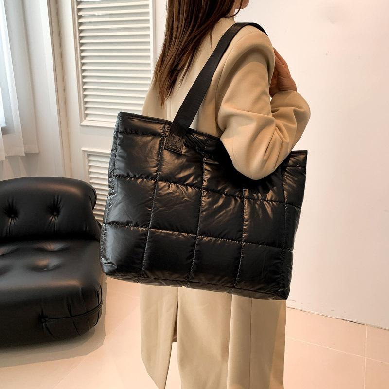 Popular and fashionable large-capacity cotton clothes, tote bags, women's bags, winter casual versatile underarm shoulder bags