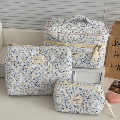Flower Women Large Capacity Cosmetic Bag Travel Organizer Make Up Storage Pouch Bag For Lipstick Ladies Floral Quilting Bag