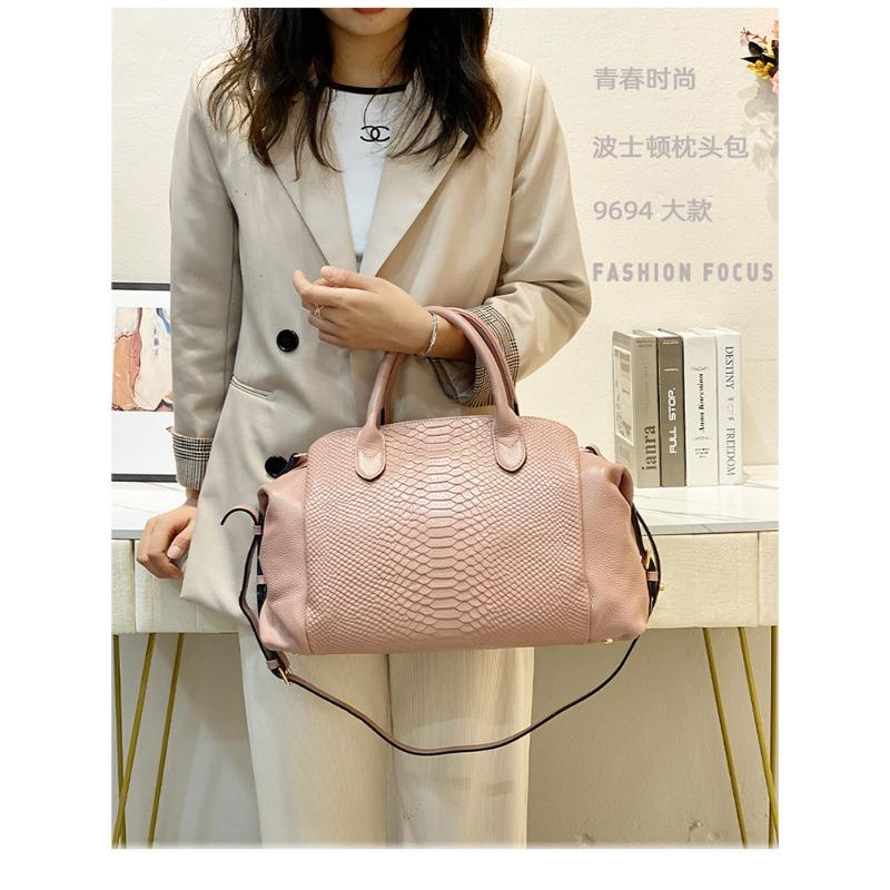 Retro crocodile pattern women's bag plus genuine leather locomotive bag, large-capacity messenger handbag.