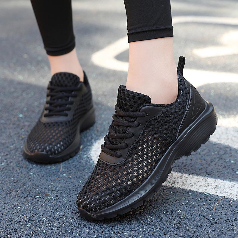 Summer new black thin sports shoes hollow breathable mesh shoes not tired feet non-slip shoes