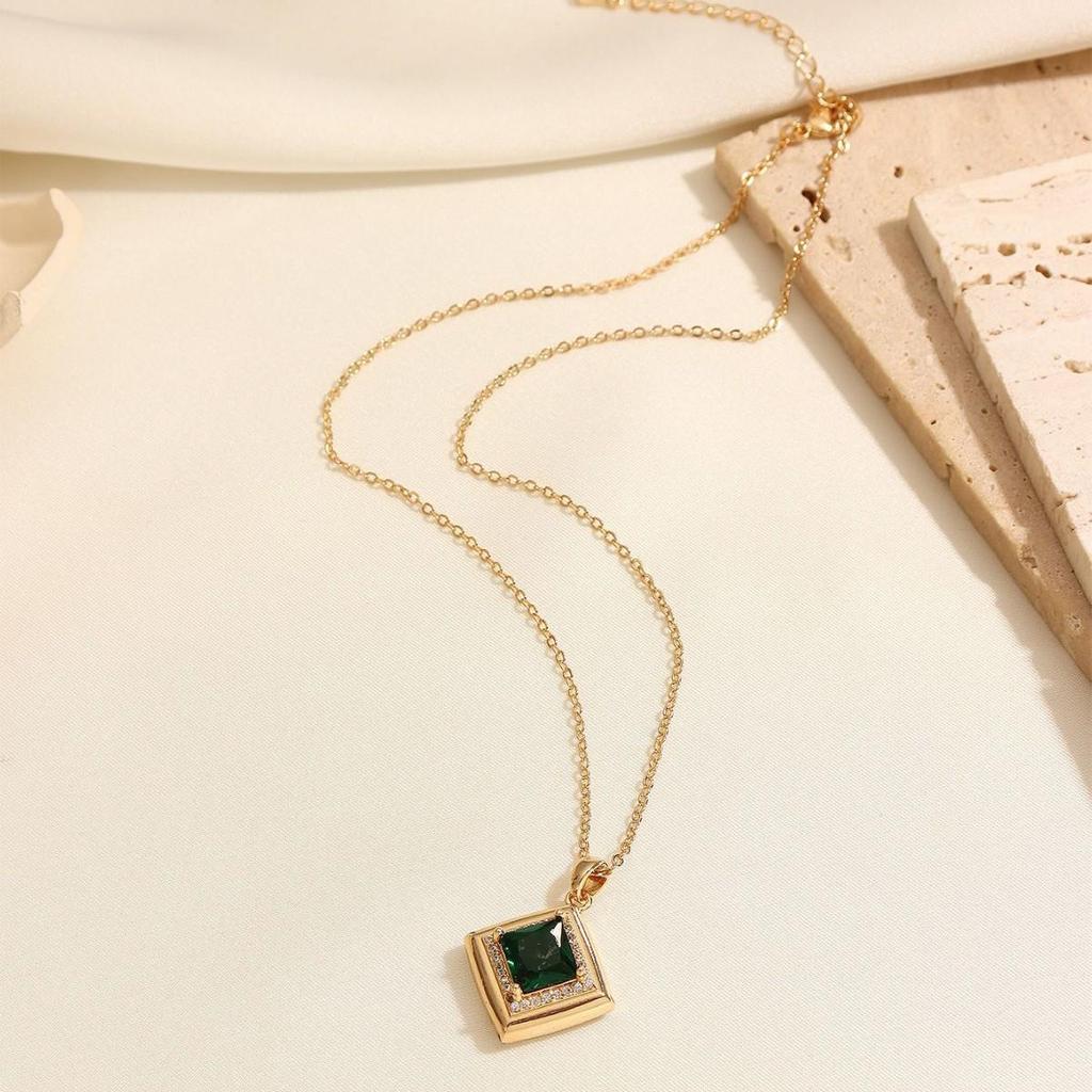 Gold-Plated Retro Emerald Zirconia Necklace for Women - Luxurious & Versatile Clavicle Chain