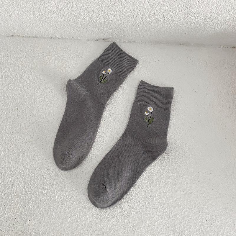 Embroidery Flower Woman Socks Japanese Fashion Cotton Long Socks for Women Harajuku Vintage Streetwear Girls Kawaii Crew Socks