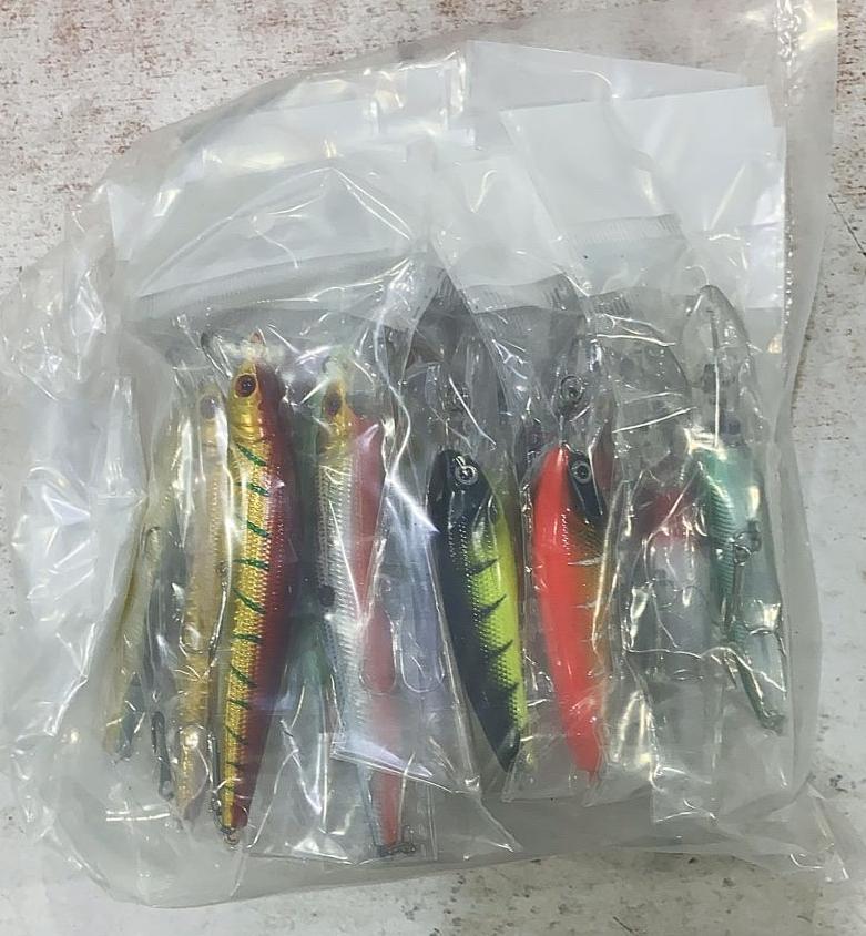 20pcs Fishing Lures Kit Mixed Hard Bait with Treble Hook Lifelike 3D Fishing Eyes Swimbait