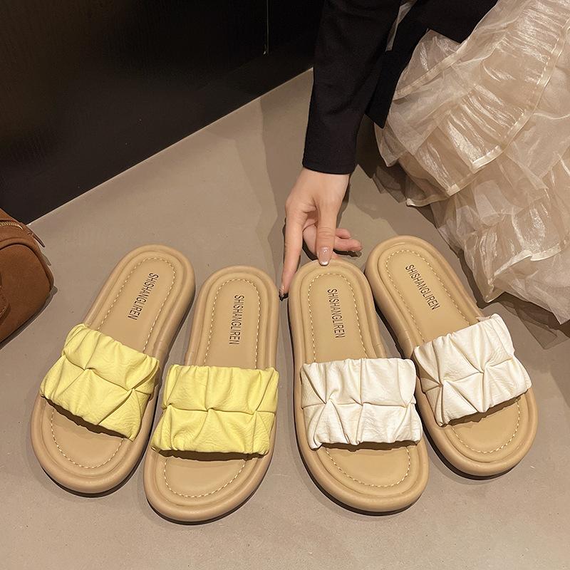 Versatile casual commuter wind one-word cool slippers summer new daily soft sole not tired foot platform slippers beach shoes