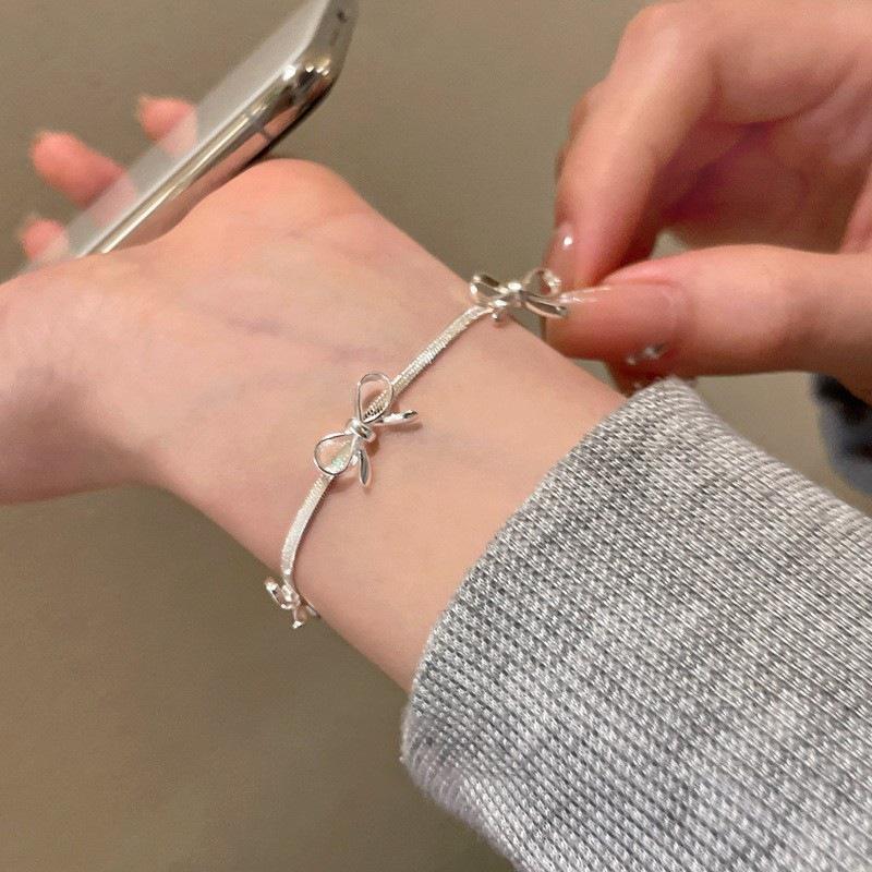 Simple Sweet Bow Bracelet for Women – Trendy, Versatile, and Stylish Hand Jewelry
