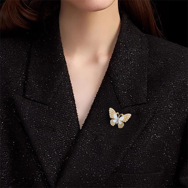 Elegant Pearl Butterfly Brooch Corsage for Clothing and Sweaters
