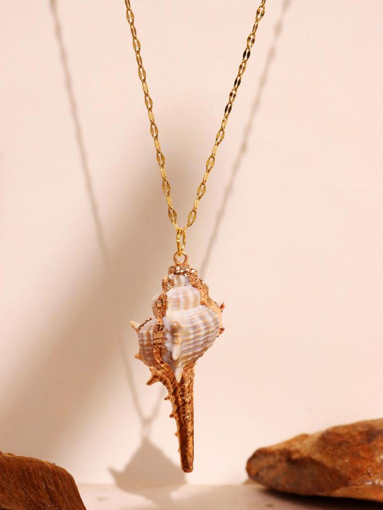 Retro Gold-Tone Shell Pendant Necklace Unique Layered DIY Fashion Jewelry for Women Perfect for Beach Vacations Gift Idea