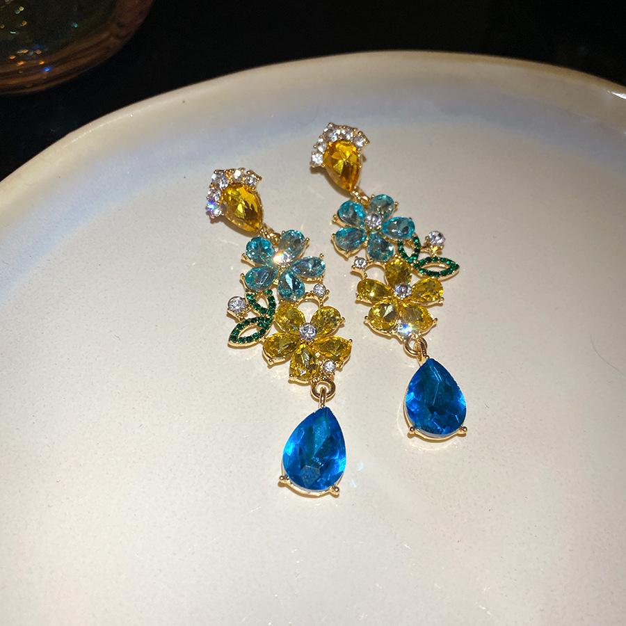 Silver needle with diamonds, flower water drop fringed earrings, light luxury, high-end earrings, fashionable and gentle earrings, niche design