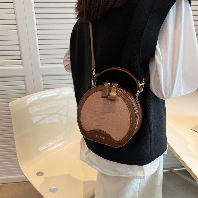 High texture retro shoulder messenger bag 2025 personalized foreign style bag ins Internet celebrity Korean version small square bag
