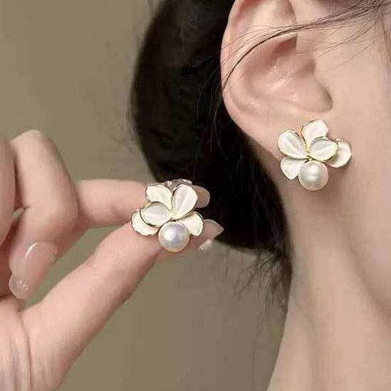 Koreanischer Stil Nicht-Piercing Ohrclip mit langem Quaste, Perlmutt Schmetterlings Design für Damen - High-End, Coole Mode.