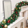 Vánoční girlanda z norfolské borovice Umělá borová zeleň Girlanda s šiškami, třpytivými koulemi, červenými bobulemi pro krb, schodiště, sváteční dekorace