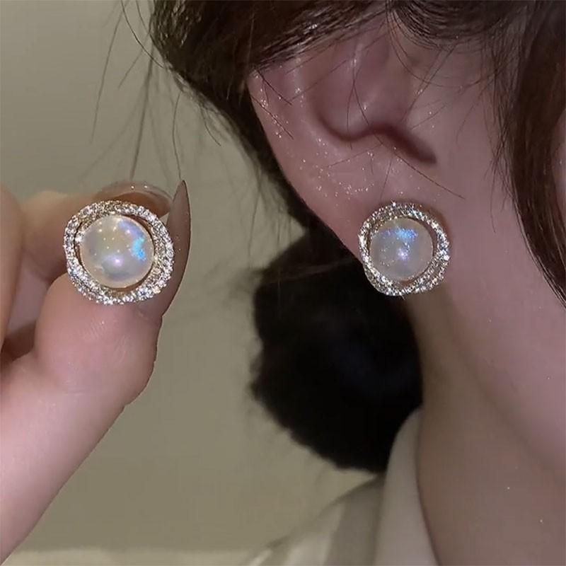 New trendy niche design pearl stud earrings sterling silver needle high-end diamond-encrusted mermaid bead earrings