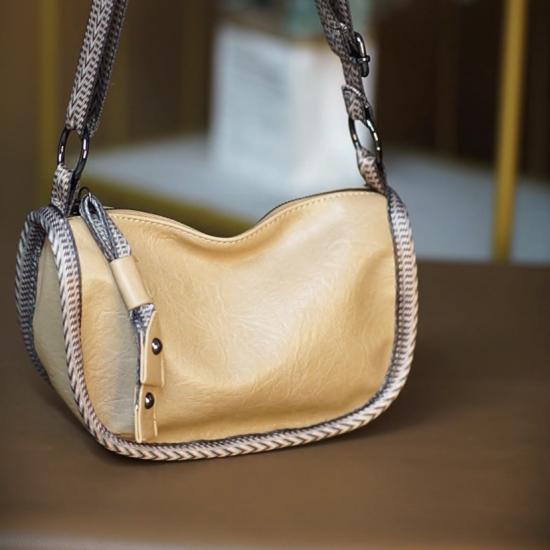 

Korean-style trendy small square bag 22*10*16 белый/бежевый