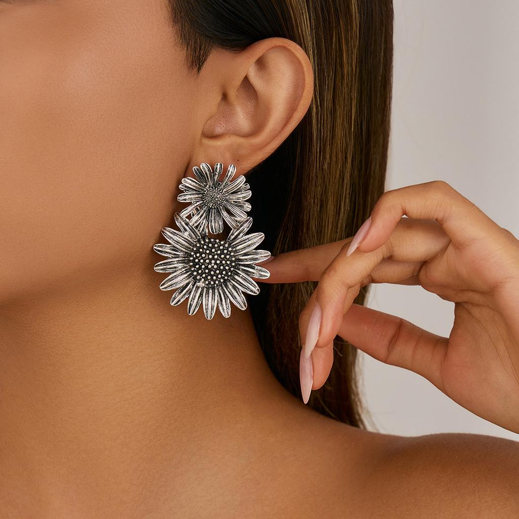 Vintage Sunflower Alloy Earrings Drop for Women Exaggerate Daily Party Banquet Earrings Y2K Jewelry Accessories 2025 New