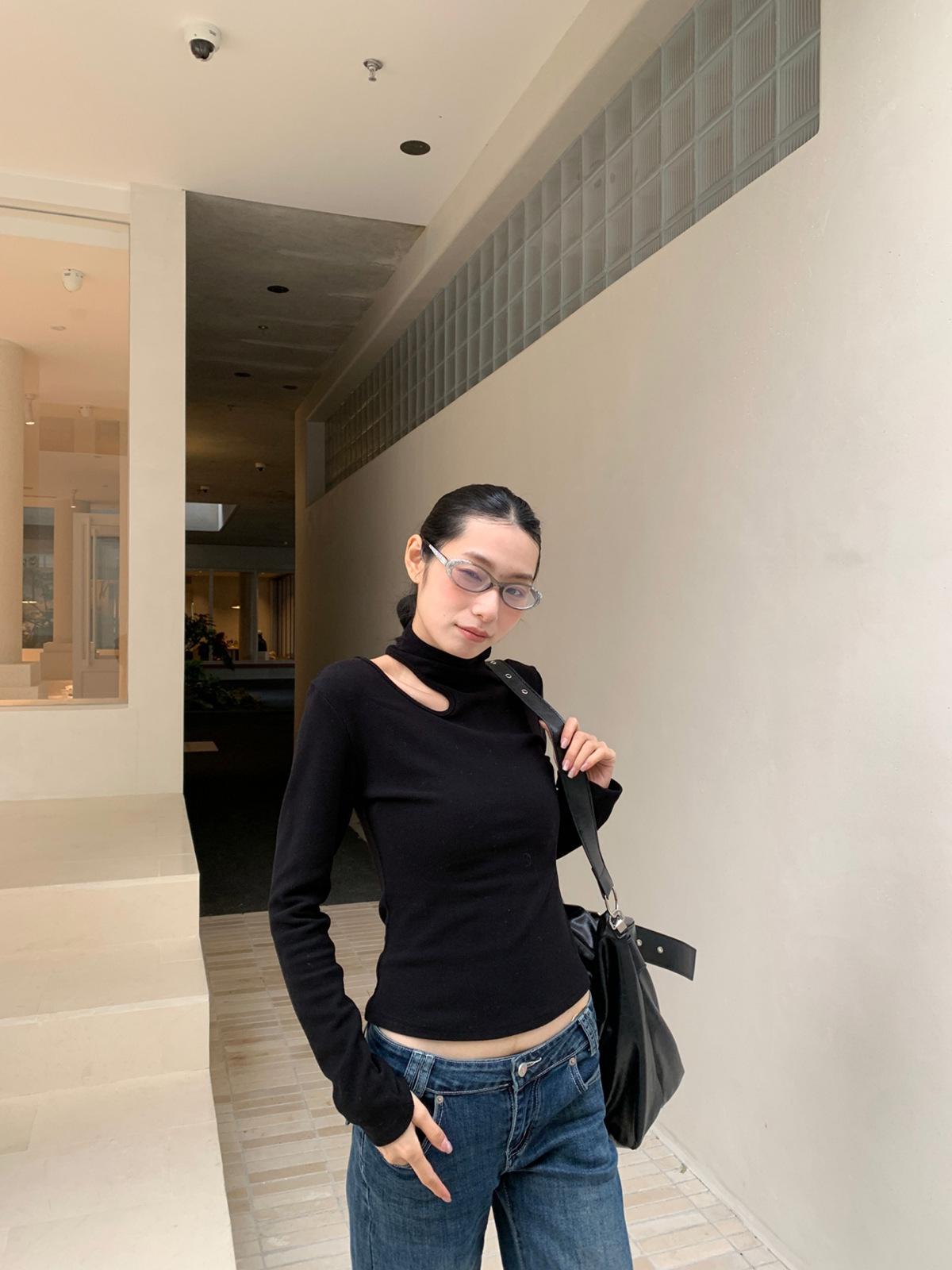 Spicy American Girl Hollowed Brushed T-Shirt: Women s Autumn/Winter 2025 Chic Semi-High Neck Top One Size чёрный