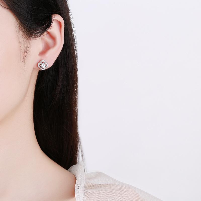 Moissanite Four-Leaf Clover Diamond Stud Earrings for Women - European and American Style