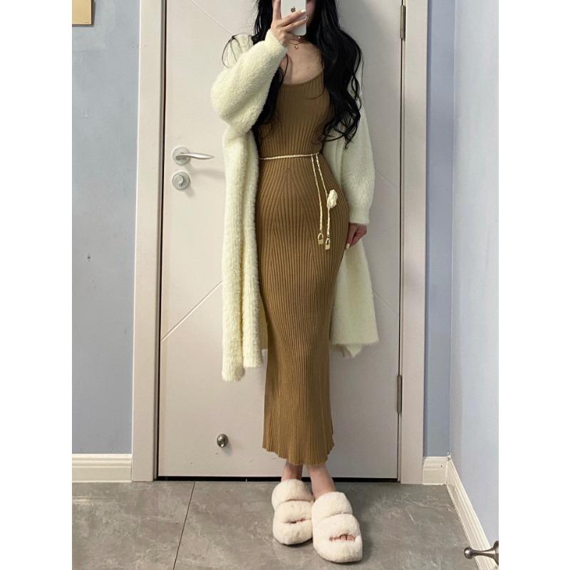 Long-sleeved U-neck Horn-sleeved Knitted Dress for Women's Autumn Slim-fitting and Thin Temperament Hip-wrapped Skirt with a Long Dress Inside
