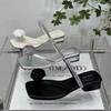 Zehentrenner Sommer Outdoor Damen Hausschuhe Schuhe für Damen 2025 Neu Niedriger Absatz Quadratische Zehe Moderne Hausschuhe