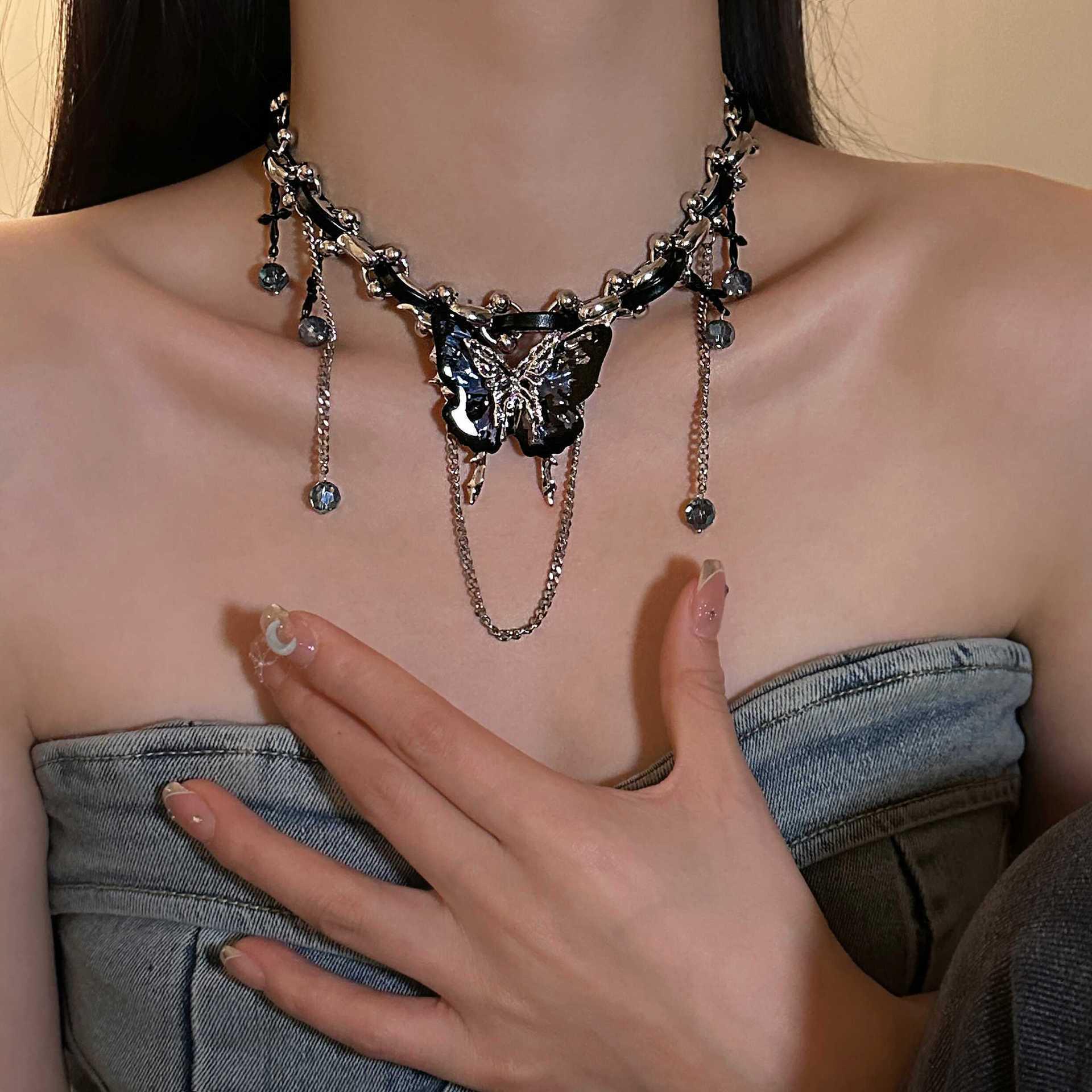 

Кольє-чокер в стилі панк з заклепками у формі серця - Y2K субкультура ланцюжок на ключицю