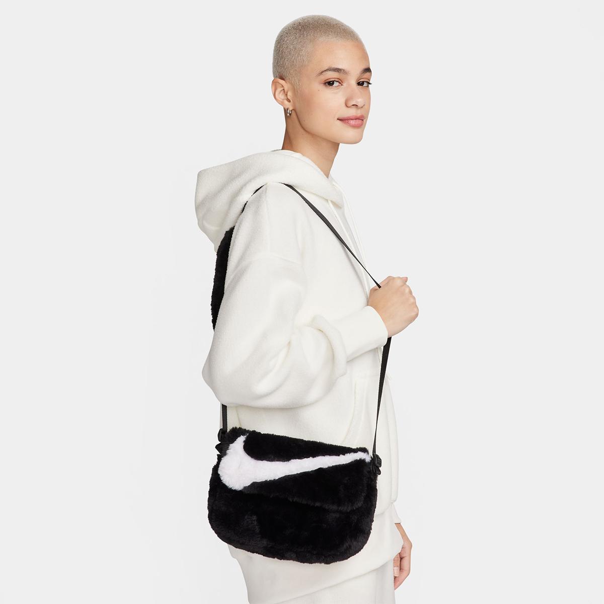 

Nike Женщины Nike Sportswear Futura 365 через плечо из искусственного меха FB3048 010
