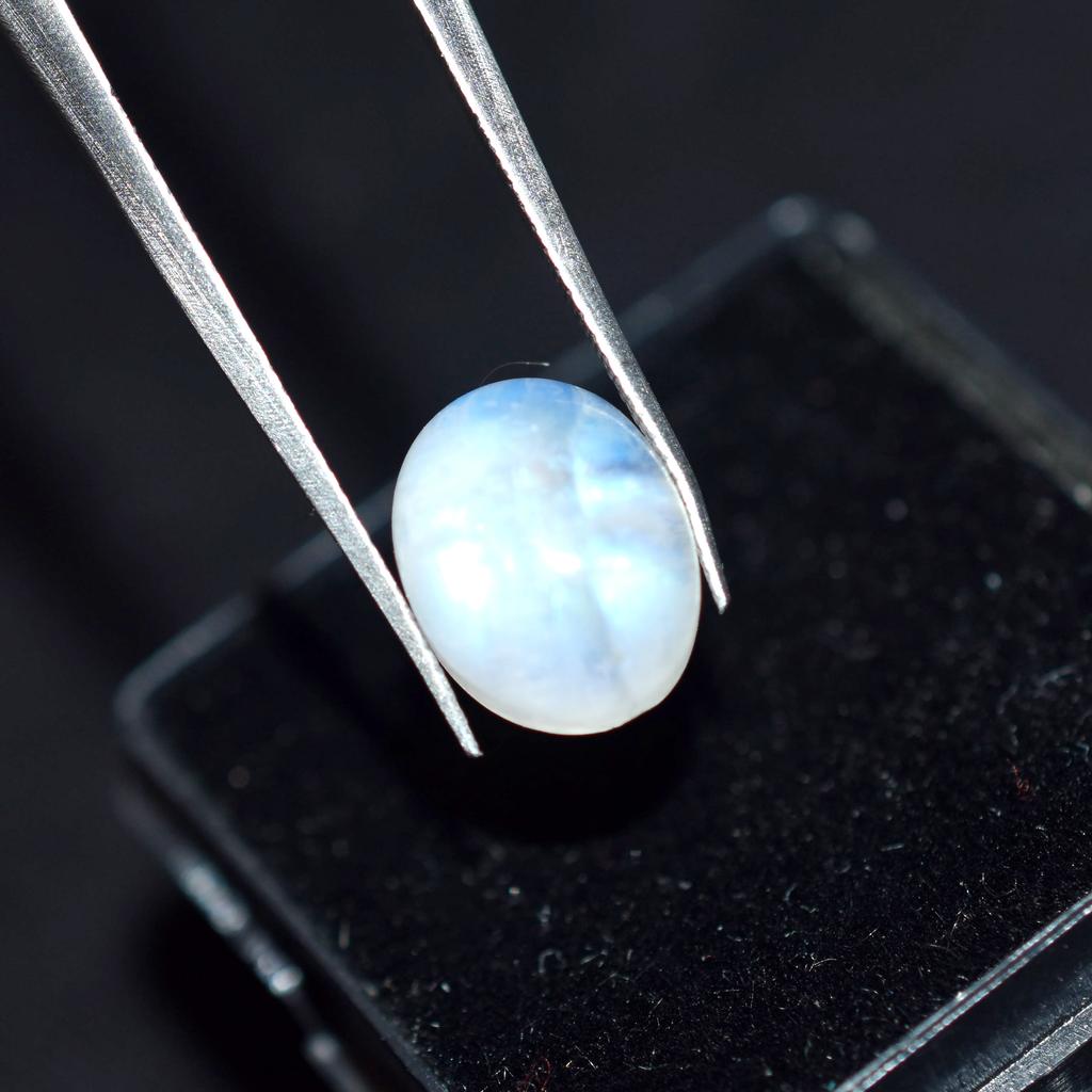 Natural White Moonstone Loose Gemstone 3.70 Ct Oval Shape for Jewelry Making and Gem Collections
