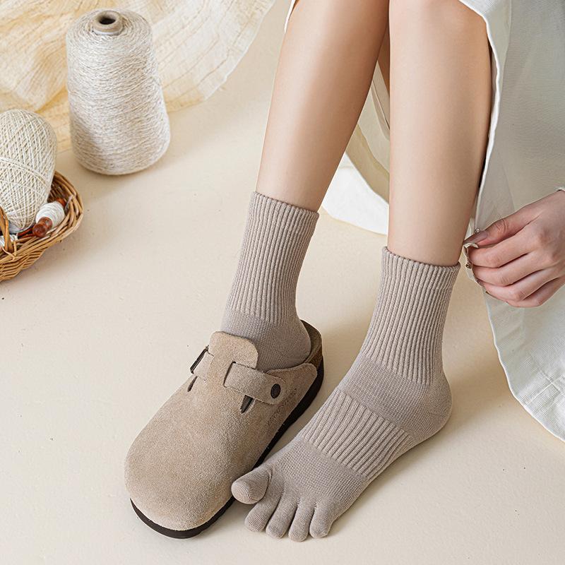 Female Spring and Autumn Leisure All Match Pure Color 10A Antibacterial Deodorant Perspiration Long Five Finger Socks