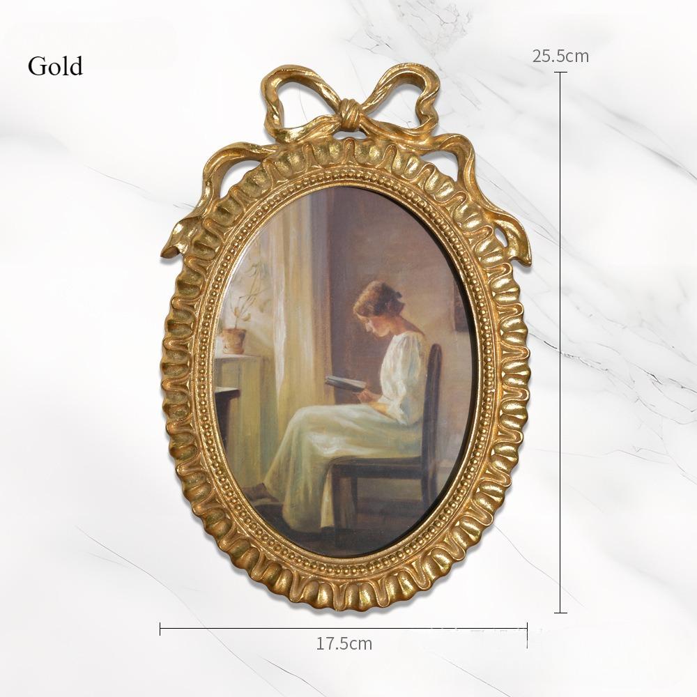 

Винтажная овальная фоторамка с бантом для настенного крепления или настольной установки. Идеально подходит для украшения дома и свадебных экспозиций. 8 inch золотой
