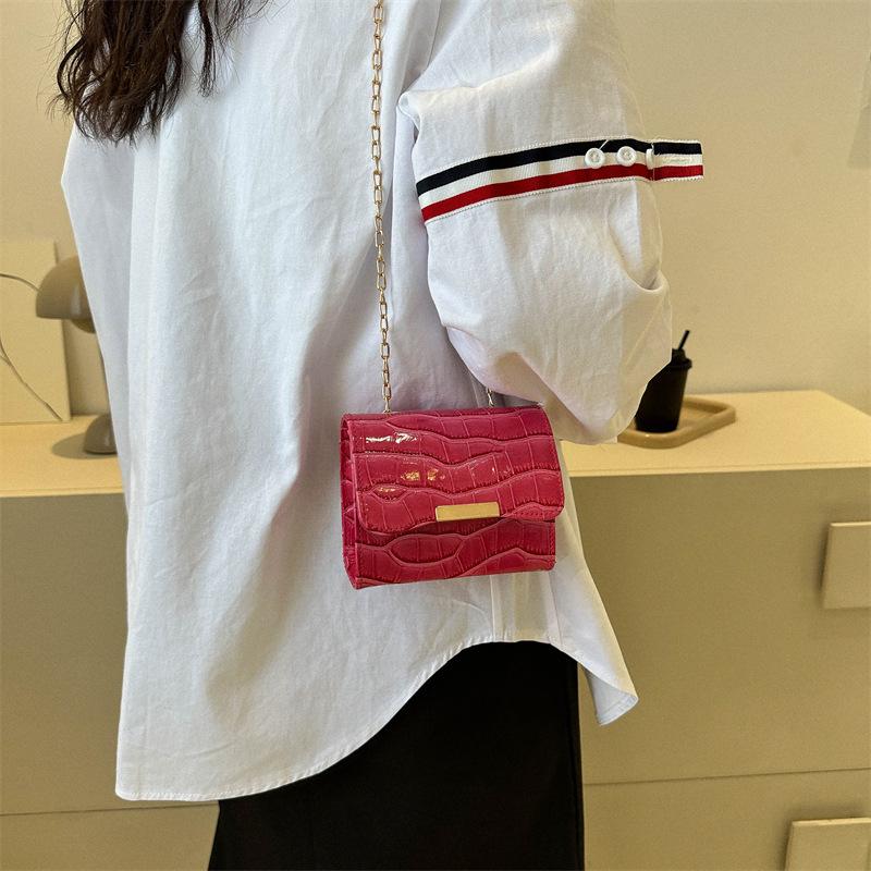 Simple Texture Messenger Small Square Bag Women's Bag New 2025 Korean Version Lacquered Crocodile Pattern Shoulder Armpit Bag Chain Bag