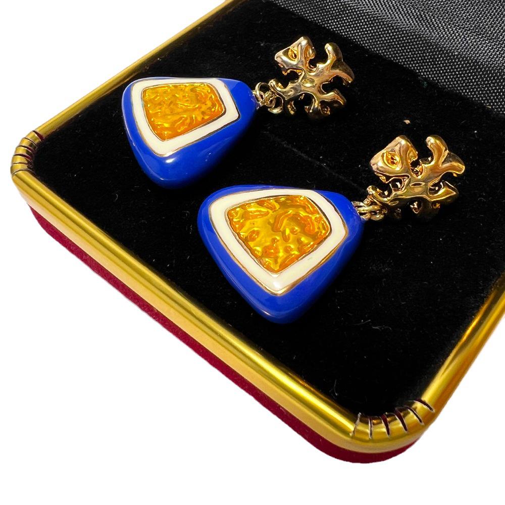 TB Classic Small Handbag with Copper-Plated Gold Enamel Earrings and Ceramic Oil Drop Design
