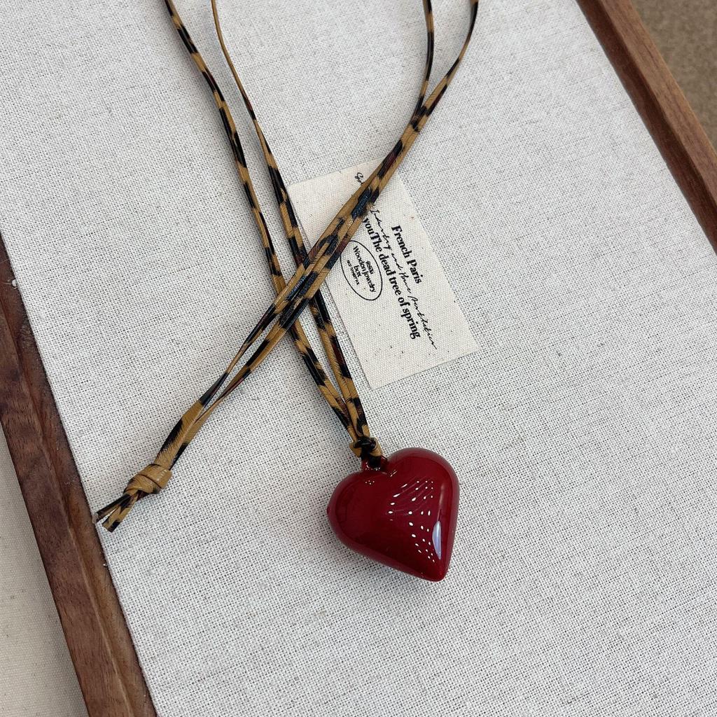 Red Floral Heart Necklace for Women - High-End 2024 Korean Fashion Sweater Chain for Autumn/Winter