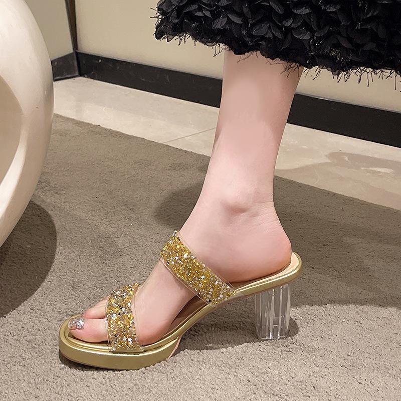 2025 Sommer neue High Heels Kristall dicker Absatz tragen Damen Sandalen Damen Strass transparentes Wort mit coolen Hausschuhen Damen