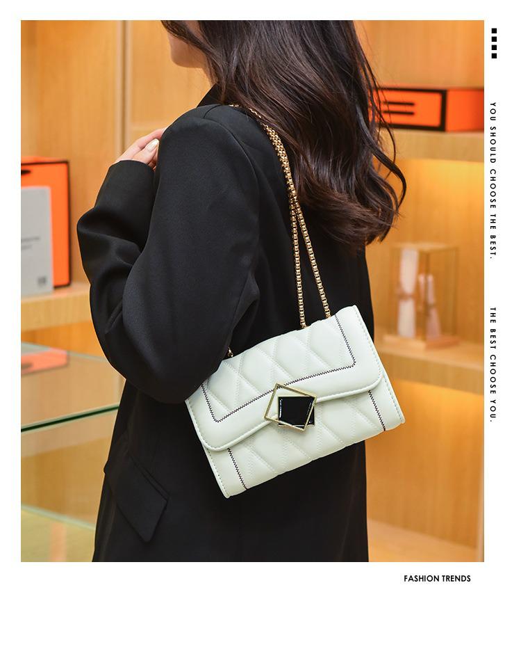 Women's Diamond Pattern Embroidered Chain Crossbody Bag