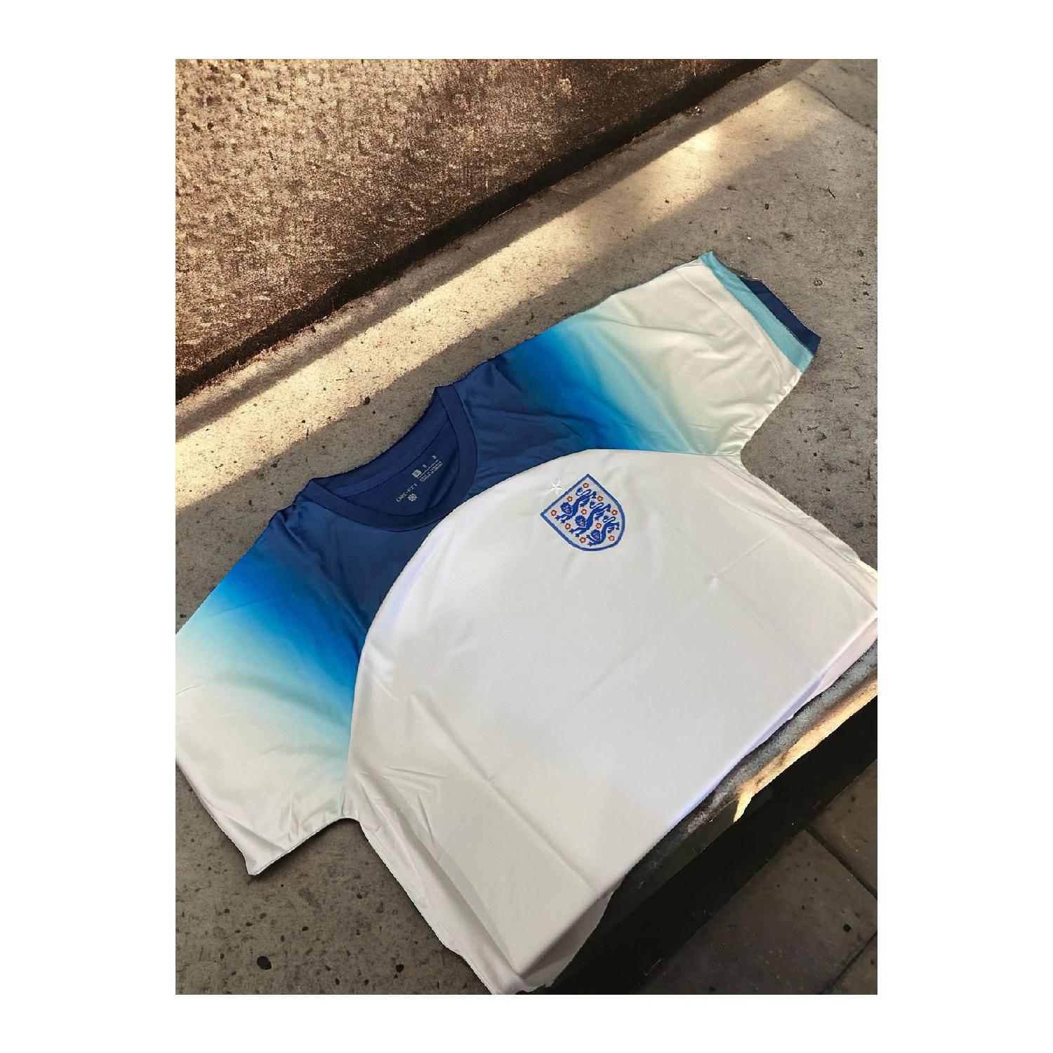 

Анонимный свитер сборной Англии на чемпионат мира нового сезона