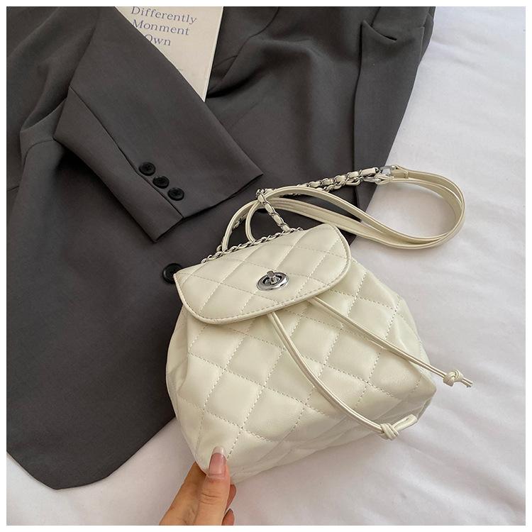 

Korean version of casual rhombus chain portable small backpack 2025 summer new foreign gas embroidery thread single shoulder oblique backpack белый