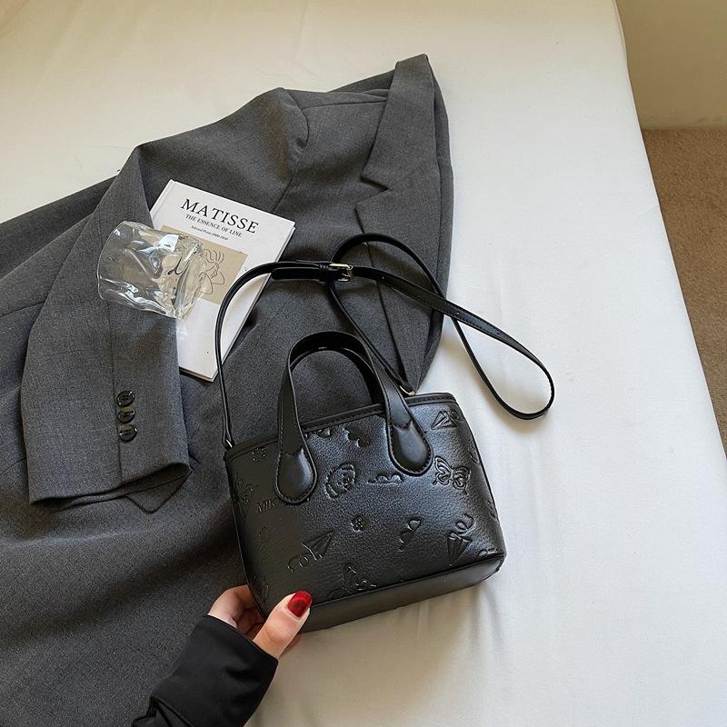 This Year's Popular Small Bag Women's 2025 New Fashion Versatile Messenger Bag Spring and Summer Portable Bucket Bag