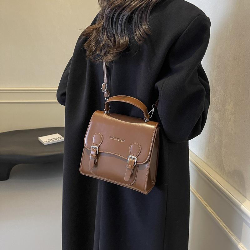 Autumn and winter retro women's backpack 2025 new versatile backpack exquisite mini contrasting color schoolbag