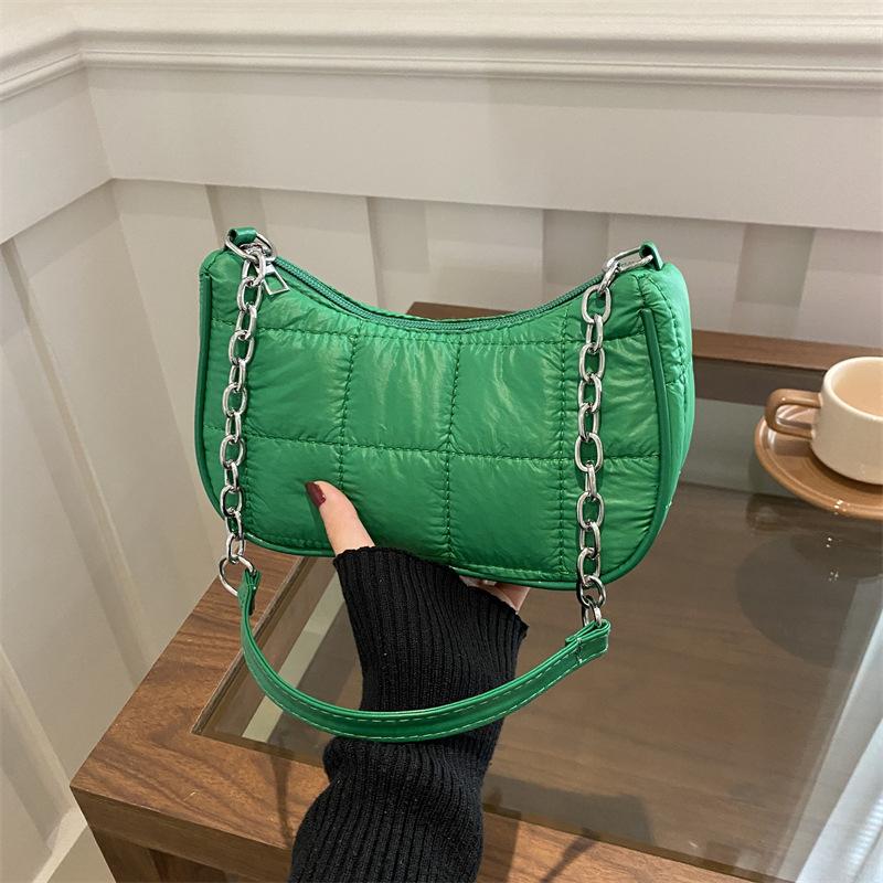 

Маленькая квадратная сумка женская зимняя новая тенденция простая сумка под мышку модная сумка на плечо с ромбовидной цепочкой