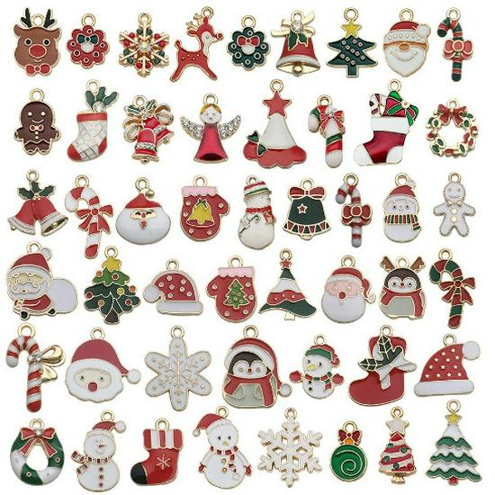 100-teiliges Weihnachts-Tropföl-Legierungs-Schmuckzubehör: Weihnachtsmann, Schneemann, Glocke, Rentier Anhänger für DIY Armbänder.
